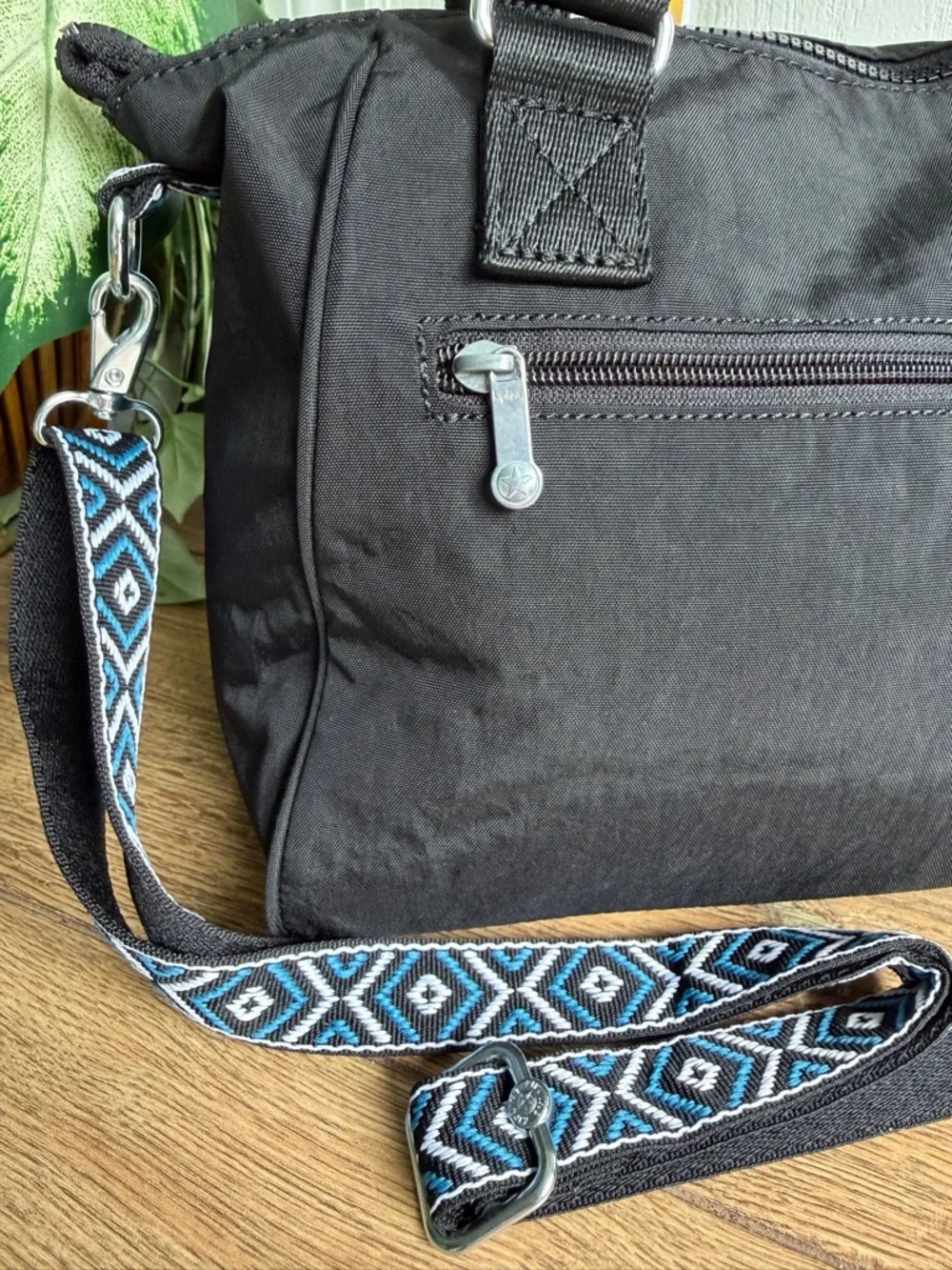 Kipling KIA3X7 Amiel Black Multi Color Web Strap Shoulder Crossbody Bag – NWT - Picture 4 of 13